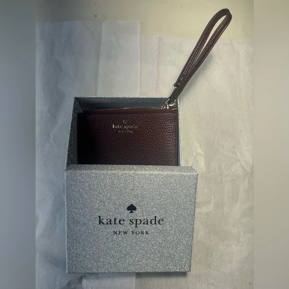 Kate Spade ♠️ Burgundy Wristlet Pouch Leather Wallet - Picture 2 of 9